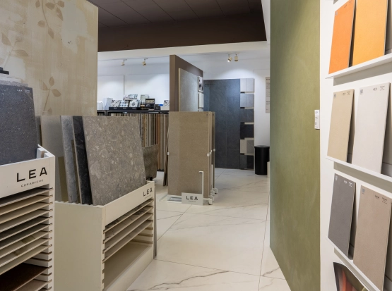 Pavimenti in gres porcellanato e parquet per interni