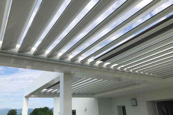 Pergola Bioclimatica Gibus Twist: Design, Comfort e Tecnologia per il tuo Spazio Esterno