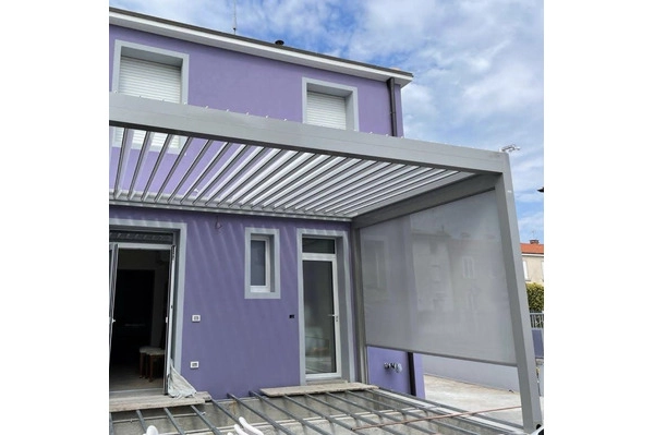 Pergola Gibus Med Joy: Comfort e design con le tende filtranti motorizzate