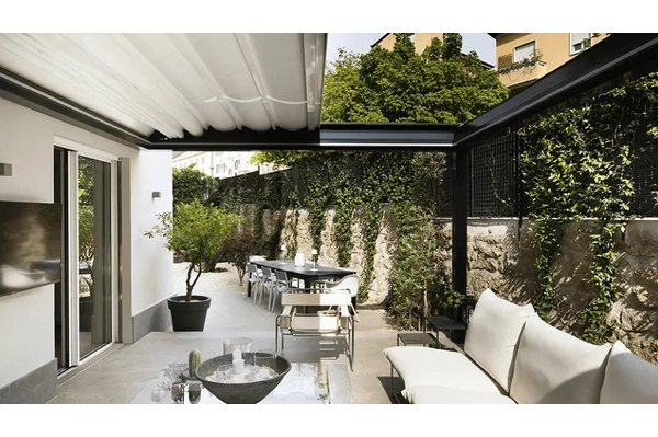 Med Zenit di Gibus: la pergola perfetta per comfort e resistenza in ogni stagione