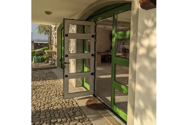 Porte sezionali Go Italia: una soluzione funzionale ed estetica per la sicurezza della tua casa