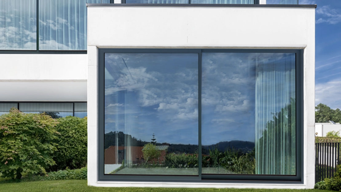 4600 Plus Scorrevole Elevabile di Cortizo: La tua finestra sul mondo