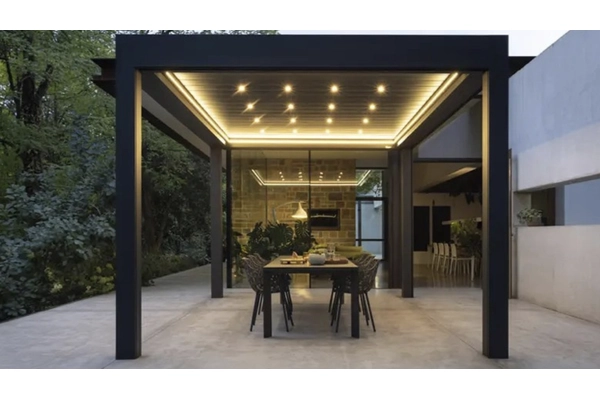 Pergola inclinata addossata o bioclimatica? Scopri quale soluzione è perfetta per te