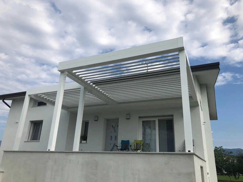 Abitazione privata, Friuli Venezia Giulia Pergola bioclimatica Gibus Twist