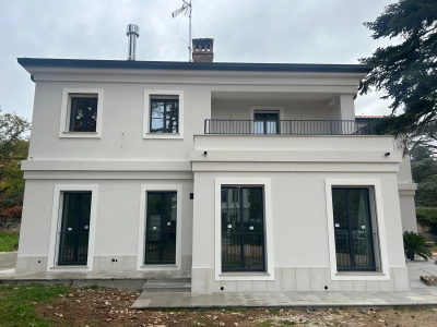 Abitazione Privata, Opicina, TS Metra NC75 STH con cerniere a scomparsa.